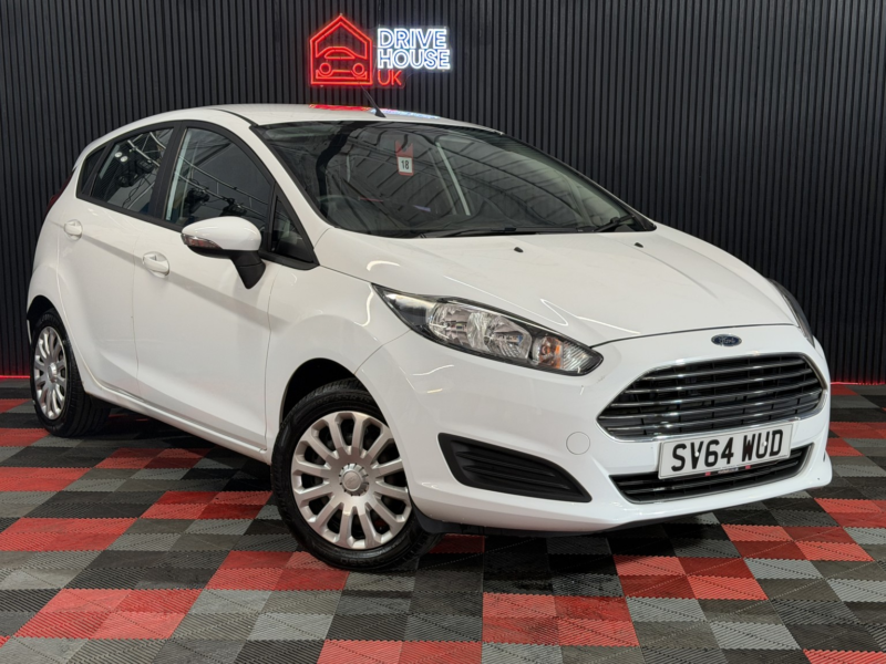 2014 Ford Fiesta 1.3 Style in White — image 1