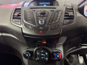2014 Ford Fiesta 1.3 Style in White — image 3