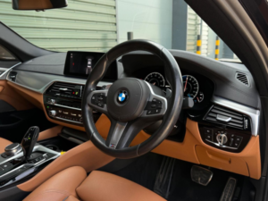 2019 BMW 5 Series 2.0 530e 9.2kwh M Sport Auto Euro 6 (s/s) 4dr in Black — image 4