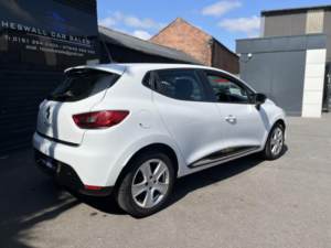 2014 Renault Clio 1.2 Dynamique Medianav 1.2 16v 75 in White — image 3