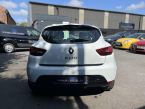 2014 Renault Clio 1.2 Dynamique Medianav 1.2 16v 75 in White — image 4