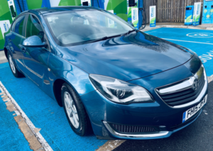2015 Vauxhall Insignia 2.0 Cdti Design Hatchback 5dr Diesel Auto Euro 5 (130 Ps) in Blue — image 2