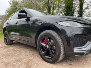 2022 Jaguar F-Pace 2.0 D200 Mhev R-Dynamic S Auto AWD Euro 6 (s/s) 5dr in Black — image 4