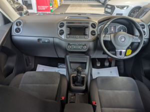2014 Volkswagen Tiguan 2.0 Tdi Bluemotion Tech Match 4motion. 2 Owners. Great History. Sat Nav. Park Assist. Just Serviced. in Blue — image 5