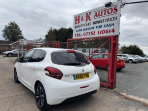 2019 Peugeot 208 1.5 Bluehdi Tech Edition Euro 6 (s/s) 5dr in White — image 4