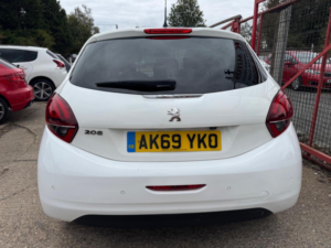 2019 Peugeot 208 1.5 Bluehdi Tech Edition Euro 6 (s/s) 5dr in White — image 5