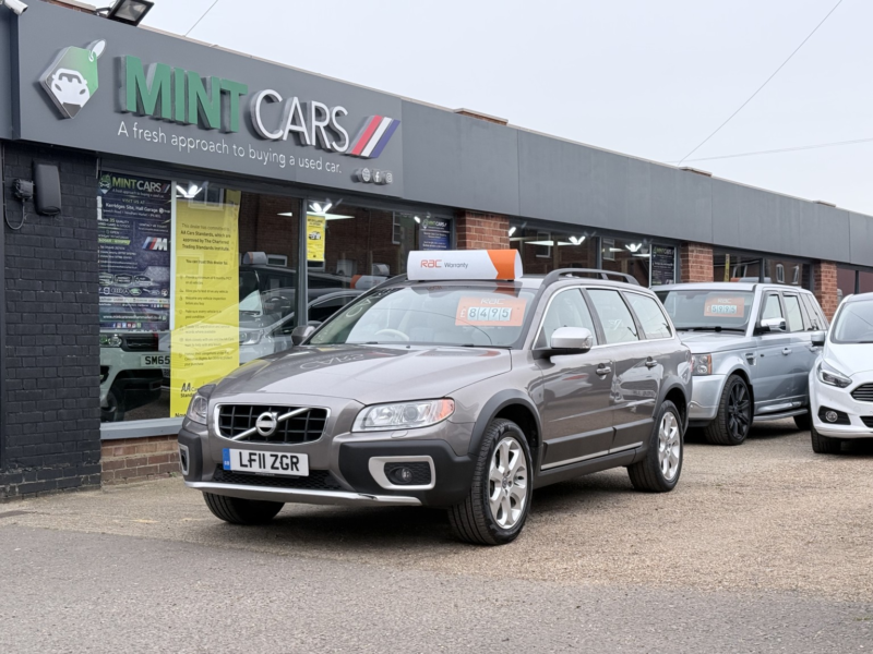 2011 Volvo Xc70 2.4 D5 Se Lux in Grey — image 1