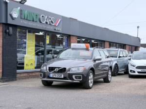 2011 Volvo Xc70 2.4 D5 Se Lux in Grey — image 2