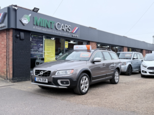 2011 Volvo Xc70 2.4 D5 Se Lux in Grey — image 4