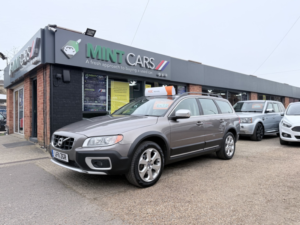 2011 Volvo Xc70 2.4 D5 Se Lux in Grey — image 5