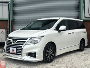 2025 Nissan Elgrand 2015 Highway Star Premium Model 2.5 5dr MPV Petrol Petrol Automatic in Black — image 2