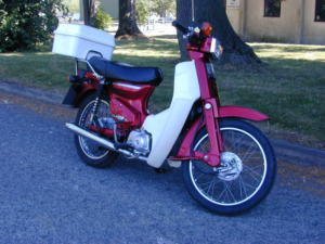 1991 Honda C90 Reg 8815 - Honda C90 (uk Bike) in Red — image 2