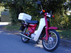 1991 Honda C90 Reg 8815 - Honda C90 (uk Bike) in Red — image 3