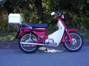1991 Honda C90 Reg 8815 - Honda C90 (uk Bike) in Red — image 4