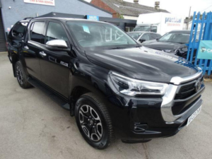 2023 Toyota Hilux 2.8 D-4d Invincible Auto 4WD Euro 6 (s/s) 4dr in Black — image 3