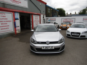 2016 Volkswagen Golf 2.0 Tdi Bluemotion Tech Gtd in Silver — image 2