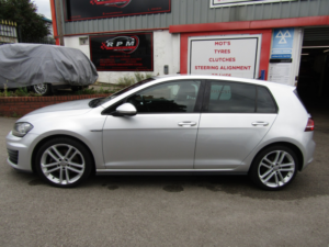2016 Volkswagen Golf 2.0 Tdi Bluemotion Tech Gtd in Silver — image 4