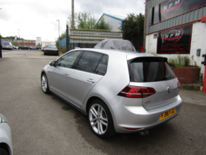 2016 Volkswagen Golf 2.0 Tdi Bluemotion Tech Gtd in Silver — image 5