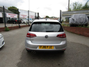2016 Volkswagen Golf 2.0 Tdi Bluemotion Tech Gtd in Silver — image 6