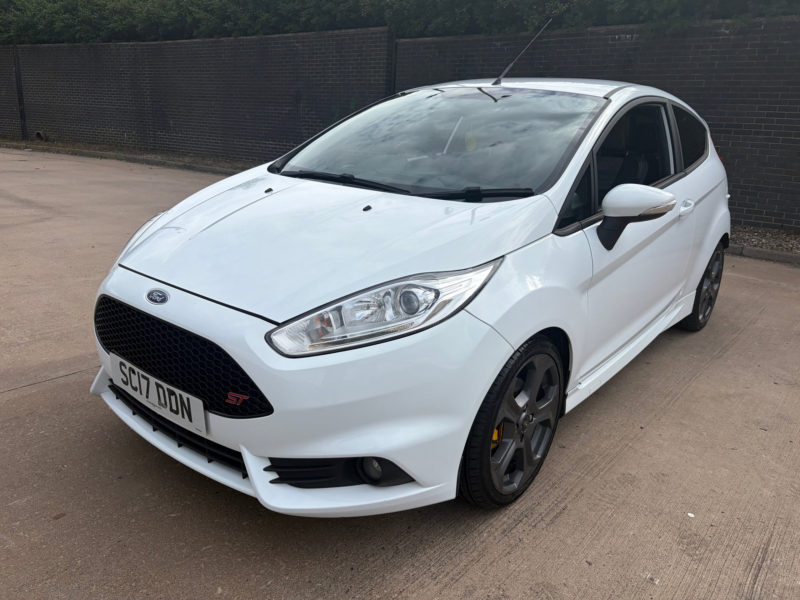2017 Ford Fiesta 1.6t Ecoboost St-2 Hatchback 3dr Petrol Manual Euro 6 (182 Ps) in White — image 1