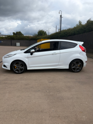 2017 Ford Fiesta 1.6t Ecoboost St-2 Hatchback 3dr Petrol Manual Euro 6 (182 Ps) in White — image 2