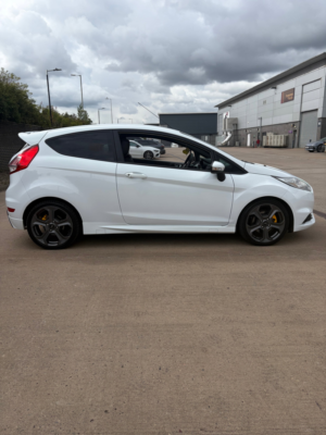 2017 Ford Fiesta 1.6t Ecoboost St-2 Hatchback 3dr Petrol Manual Euro 6 (182 Ps) in White — image 6