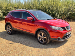 2015 Nissan Qashqai 1.6 Dci N-Tec+ 4WD Euro 6 (s/s) 5dr in Red — image 4