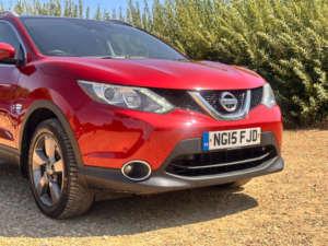 2015 Nissan Qashqai 1.6 Dci N-Tec+ 4WD Euro 6 (s/s) 5dr in Red — image 5