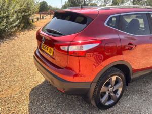 2015 Nissan Qashqai 1.6 Dci N-Tec+ 4WD Euro 6 (s/s) 5dr in Red — image 6