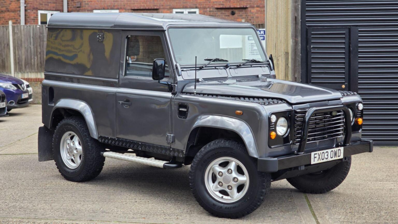 2003 Land Rover Defender 90 2.5 Td5 Hard Top SUV Swb in Grey — image 1