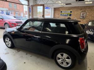 2015 MINI Hatch 1.2 One 3-Door Hatch in Black — image 3