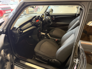 2015 MINI Hatch 1.2 One 3-Door Hatch in Black — image 5
