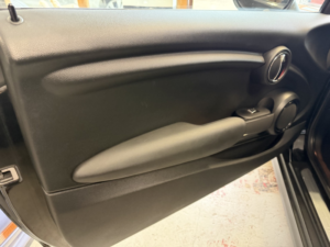 2015 MINI Hatch 1.2 One 3-Door Hatch in Black — image 6