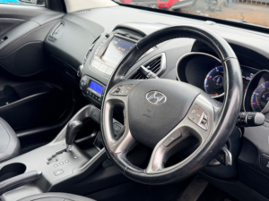 2014 Hyundai Ix35 Crdi Se Nav in Black — image 2