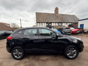 2014 Hyundai Ix35 Crdi Se Nav in Black — image 6