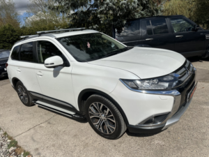 2018 Mitsubishi Outlander 2.2 Di-D 4 in White — image 3