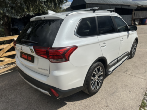 2018 Mitsubishi Outlander 2.2 Di-D 4 in White — image 4