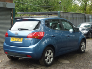 2012 Kia Venga 1.6 Ecodynamics 3 MPV 5dr Petrol Manual Euro 5 (s/s) (123 Bhp) in Blue — image 4