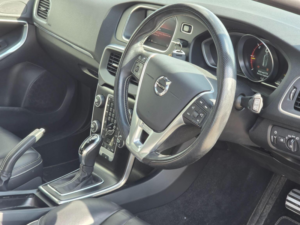 2019 Volvo V40 2.0 D2 R-Design Edition Auto Euro 6 (s/s) 5dr in Blue — image 2