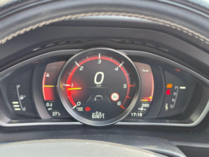 2019 Volvo V40 2.0 D2 R-Design Edition Auto Euro 6 (s/s) 5dr in Blue — image 4