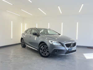 2018 Volvo V40 Cross Country 2.0 Cross Country D2 in Grey — image 2
