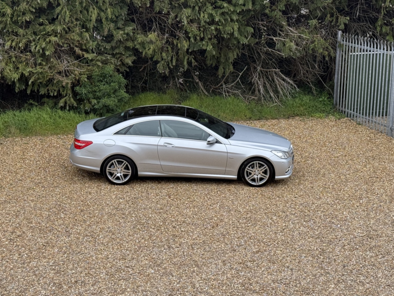 2010 Mercedes-Benz E Class 3.0 E350 Cdi V6 Blueefficiency Sport in Silver — image 1