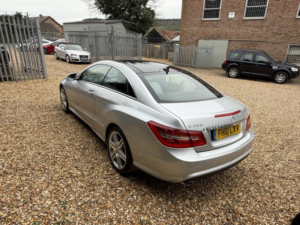 2010 Mercedes-Benz E Class 3.0 E350 Cdi V6 Blueefficiency Sport in Silver — image 2