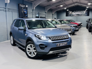 2019 Land Rover Discovery Sport 2.0 Td4 Hse in Blue — image 3