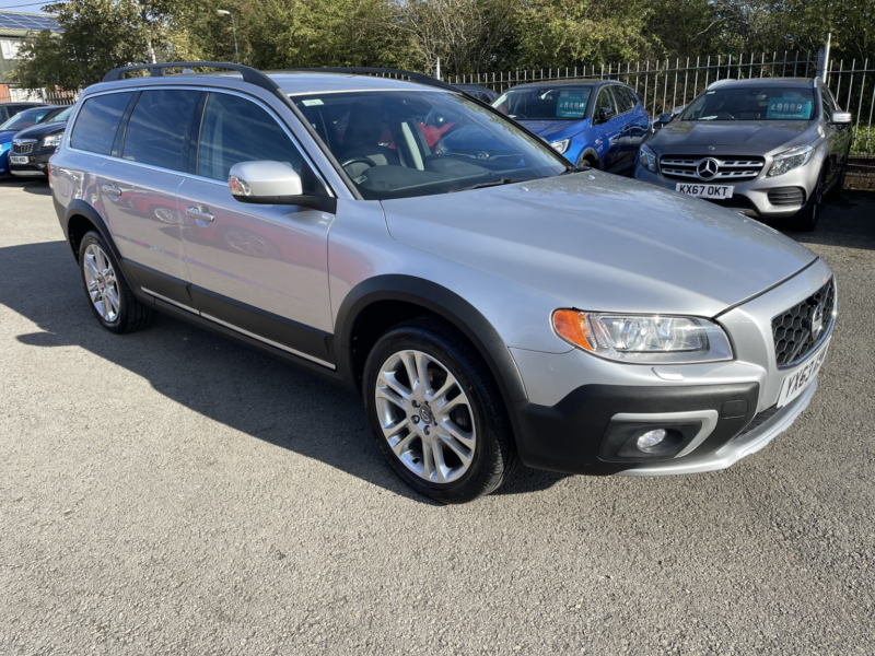 2013 Volvo Xc70 2.4 D4 Se Lux in Silver — image 1