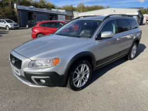 2013 Volvo Xc70 2.4 D4 Se Lux in Silver — image 2