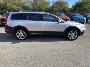 2013 Volvo Xc70 2.4 D4 Se Lux in Silver — image 3
