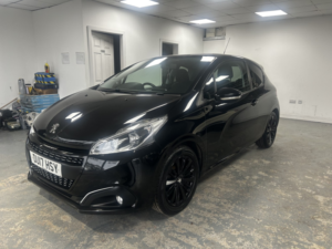 2017 Peugeot 208 1.2 Puretech Black Edition in Black — image 2