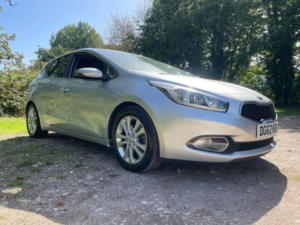2012 Kia Ceed 1.6 Crdi Ecodynamics 3 Euro 5 (s/s) 5dr in Silver — image 2