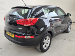 2014 Kia Sportage 1.7 Crdi Ecodynamics 1 in Black — image 4